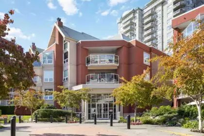 102 1230 Quayside Drive, New Westminster, BC