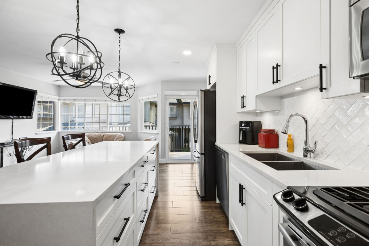 Living Room Photo of 33 22488 116 Avenue, Maple Ridge, BC