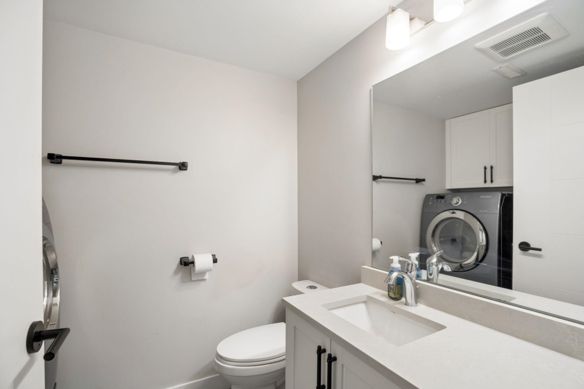 Powder Room Photo of 33 22488 116 Avenue, Maple Ridge, BC