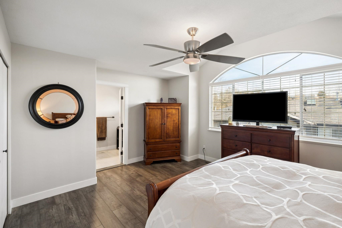 Walk-In Closet Photo of 33 22488 116 Avenue, Maple Ridge, BC