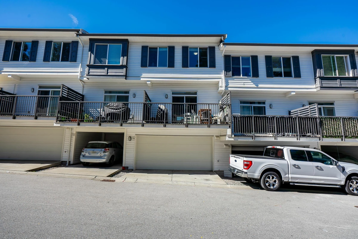 Entry Foyer Photo of 94 8130 136a Street, Surrey, BC