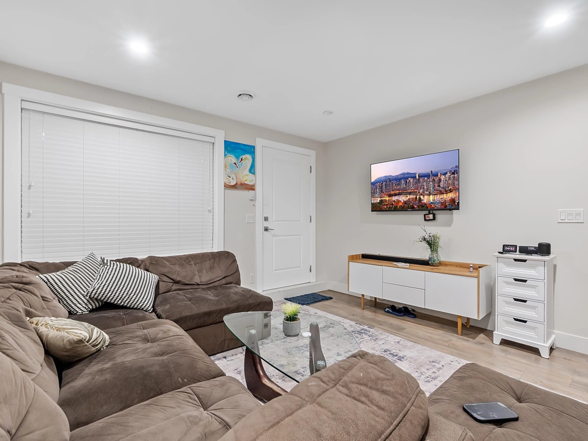 Hallway Photo of 8144 116a Street, Delta, BC