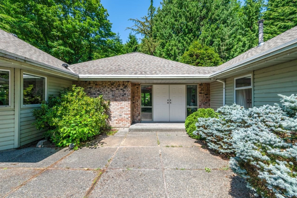 Backyard Photo of 13553 25 Avenue, Surrey, BC