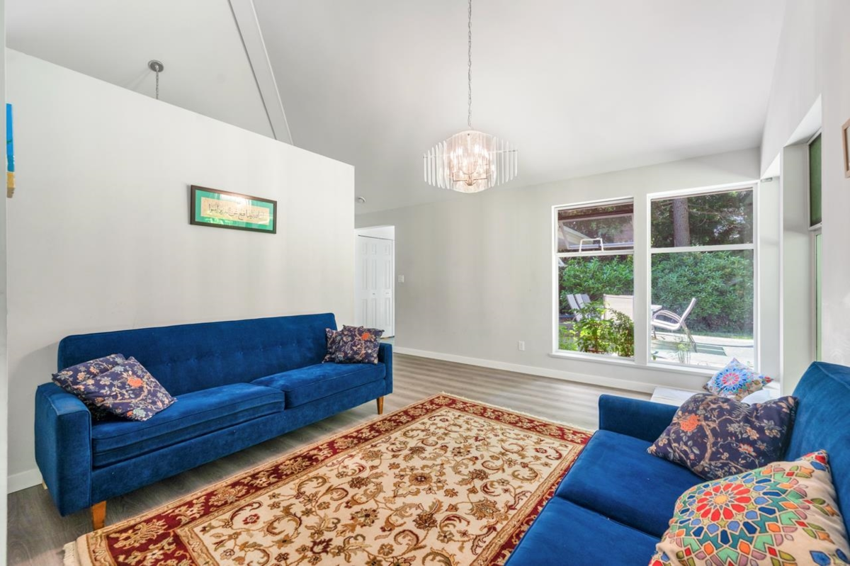 Breakfast Nook Photo of 13553 25 Avenue, Surrey, BC