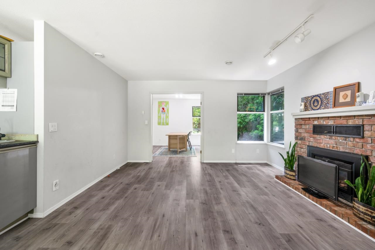 Kitchen Photo of 13553 25 Avenue, Surrey, BC