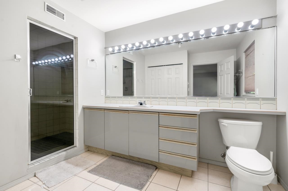 Powder Room Photo of 13553 25 Avenue, Surrey, BC