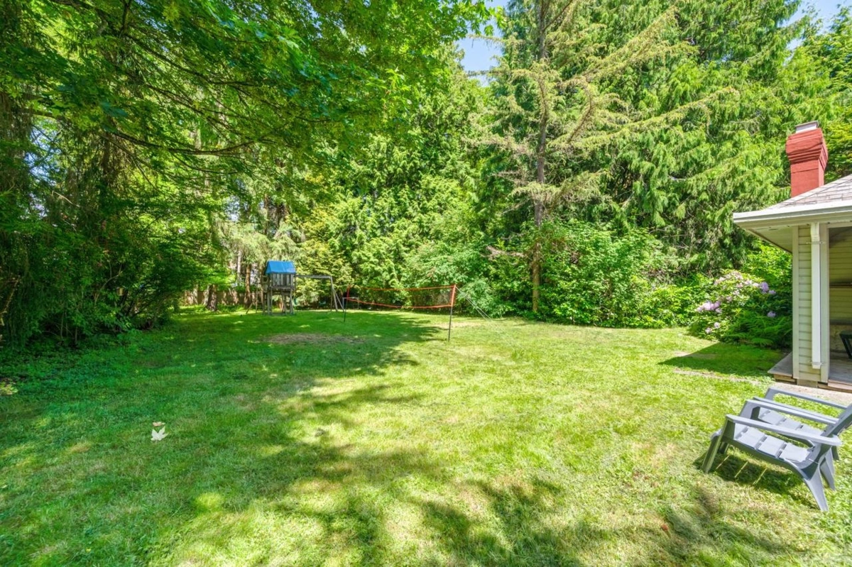 Staircase Photo of 13553 25 Avenue, Surrey, BC