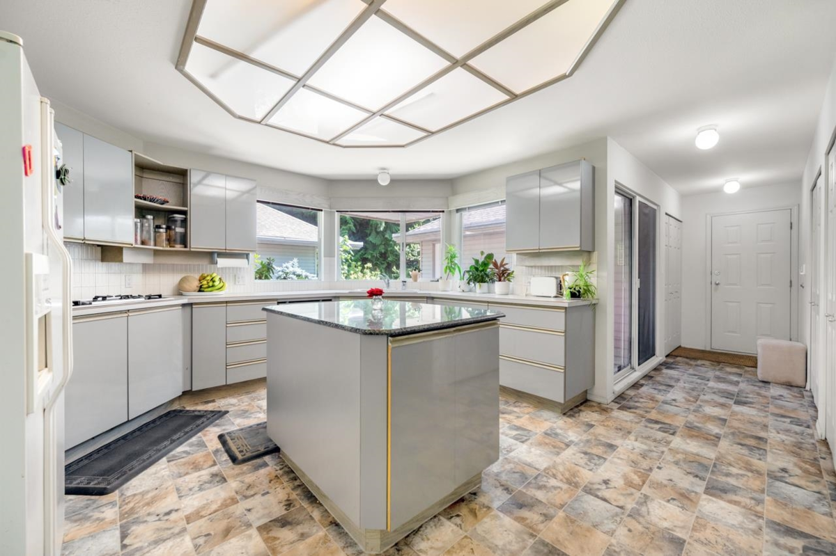 Walk-In Closet Photo of 13553 25 Avenue, Surrey, BC