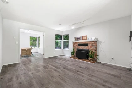 Kitchen Island Photo of 13553 25 Avenue, Surrey, BC