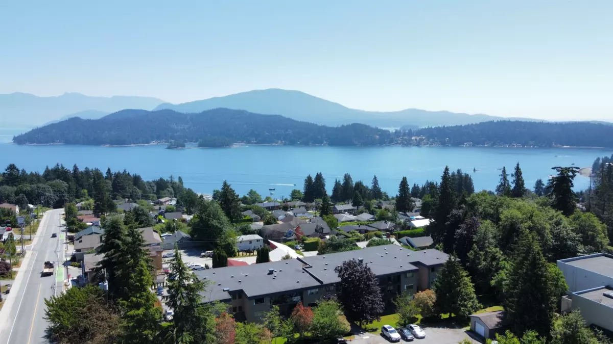 Living Room Photo of 746 Gibsons Way, Gibsons, BC