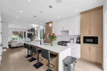 1 560 W 63rd Avenue, Vancouver, BC, Vancouver — Half Duplex for sale