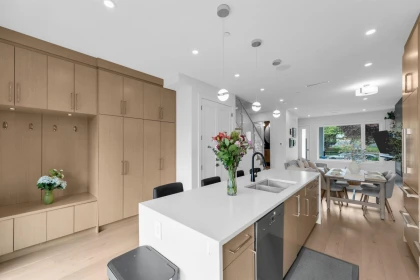 Kitchen Island Photo of 1 560 W 63rd Avenue, Vancouver, BC