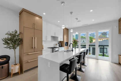 Kitchen Photo of 1 560 W 63rd Avenue, Vancouver, BC