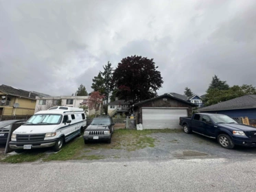 Primary Bedroom Photo of 313 E 13th Street, North Vancouver, BC