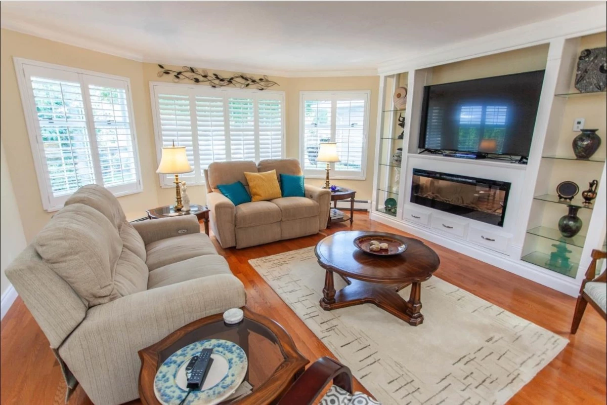Family Room Photo of 12665 24a Avenue, Surrey, BC