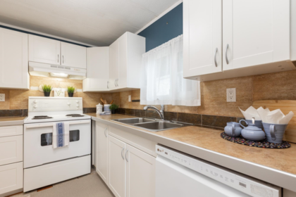 Kitchen Photo of 50 15875 20 Avenue, Surrey, BC