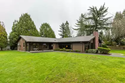 Staircase Photo of 50 15875 20 Avenue, Surrey, BC
