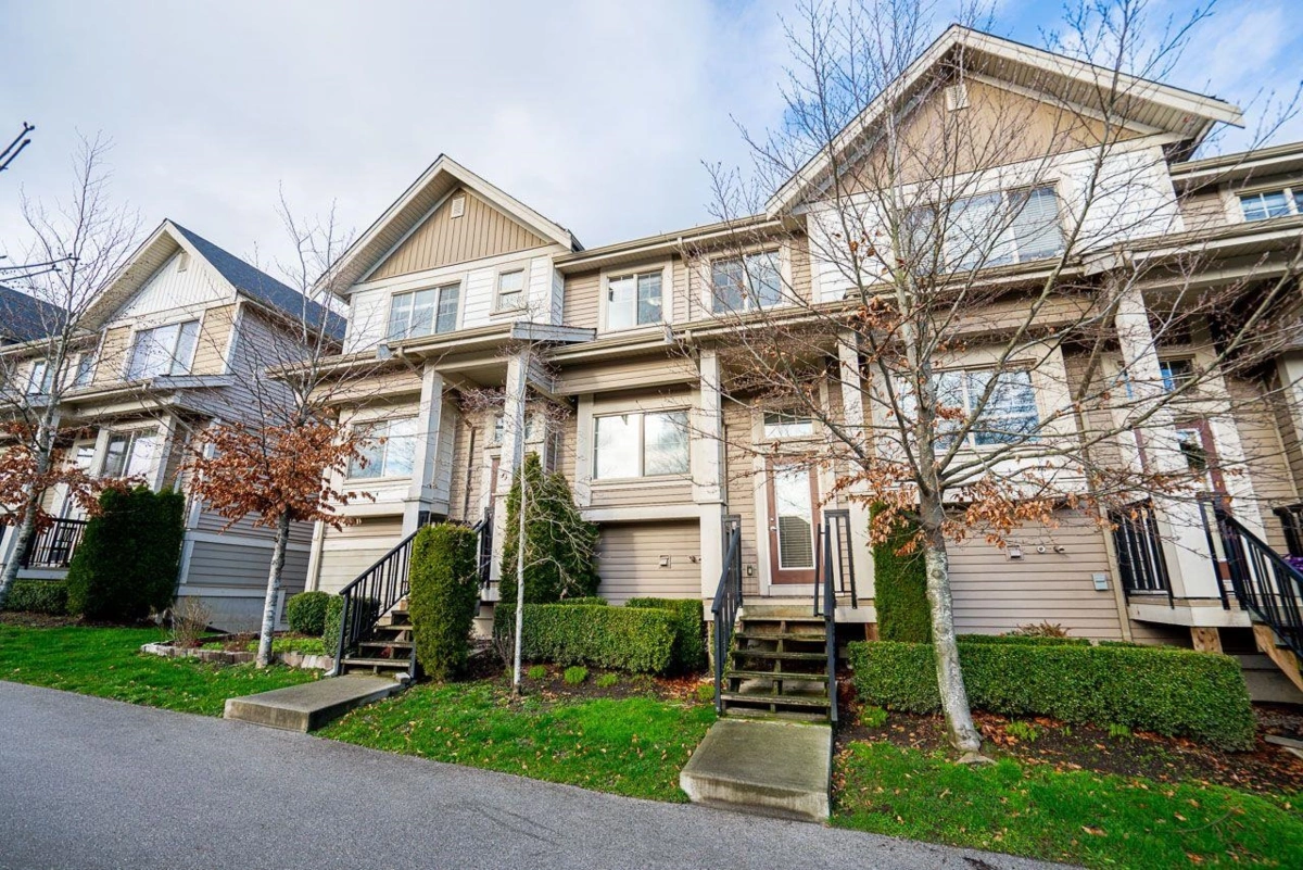 Family Room Photo of 15 19097 64 Avenue, Surrey, BC