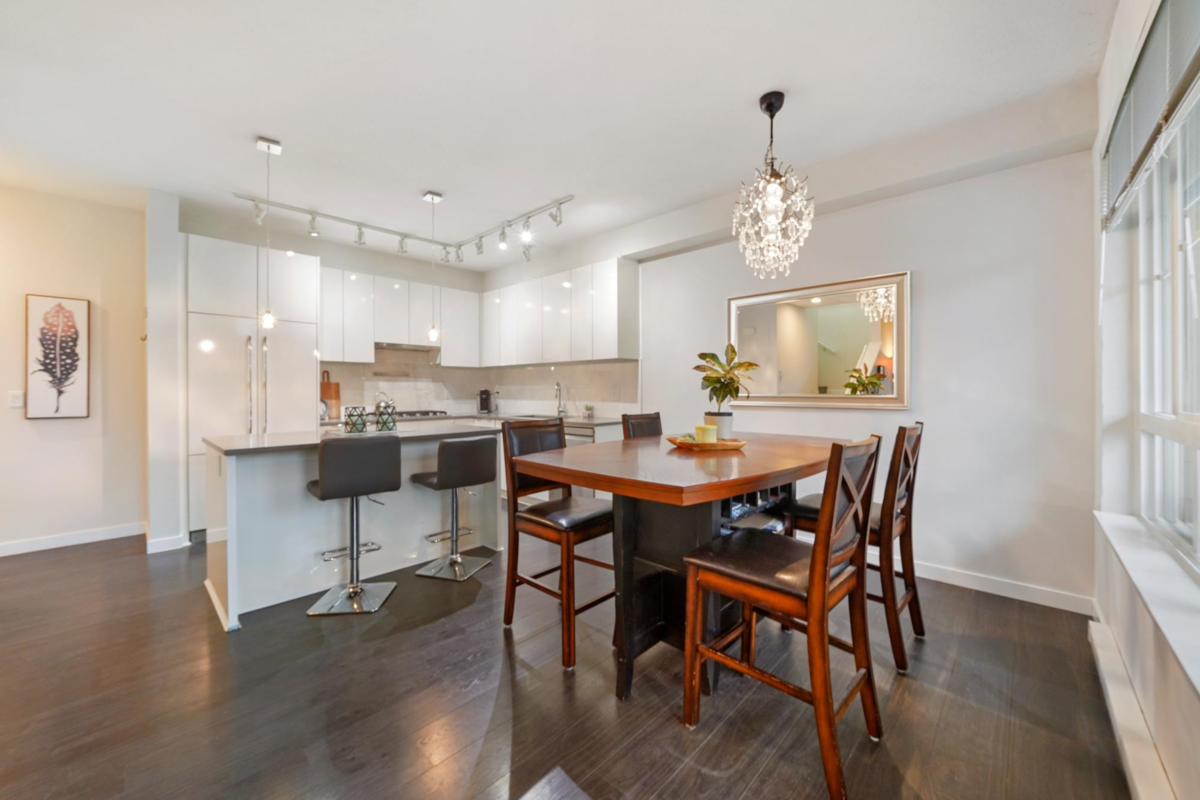 Dining Area Photo of 17 5510 Admiral Way, Delta, BC