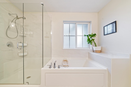 Guest Bathroom Photo of 17 5510 Admiral Way, Delta, BC