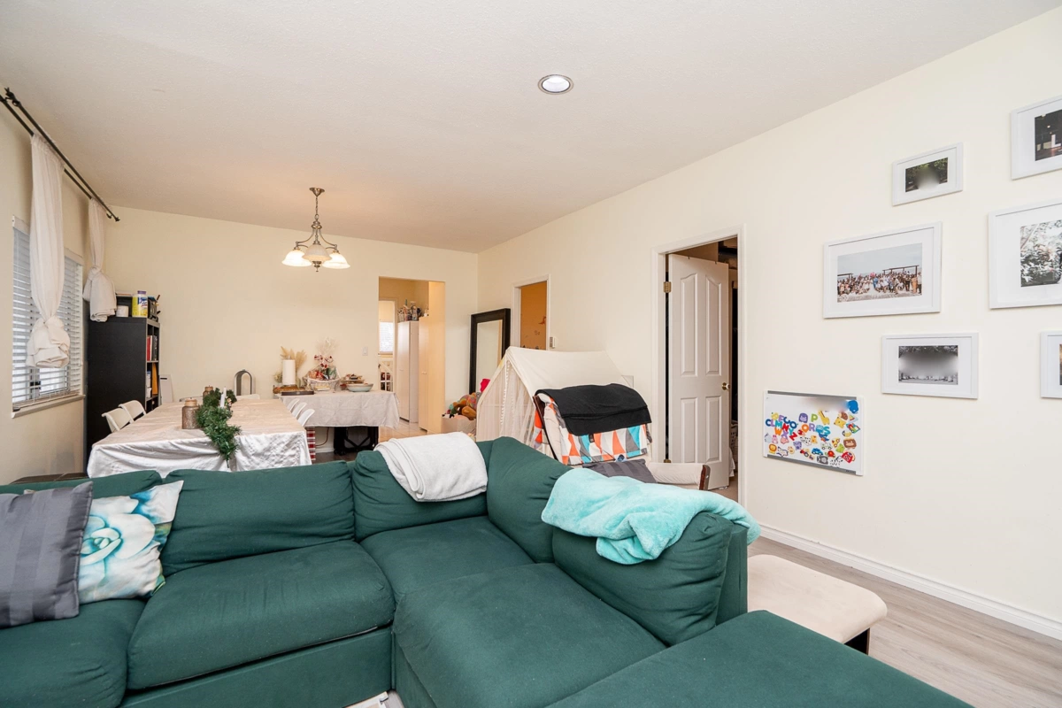 Living Room Photo of 156 E 53rd Avenue, Vancouver, BC
