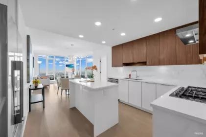 1702 7769 Park Crescent, Burnaby, BC, Burnaby — Apartment/Condo for sale