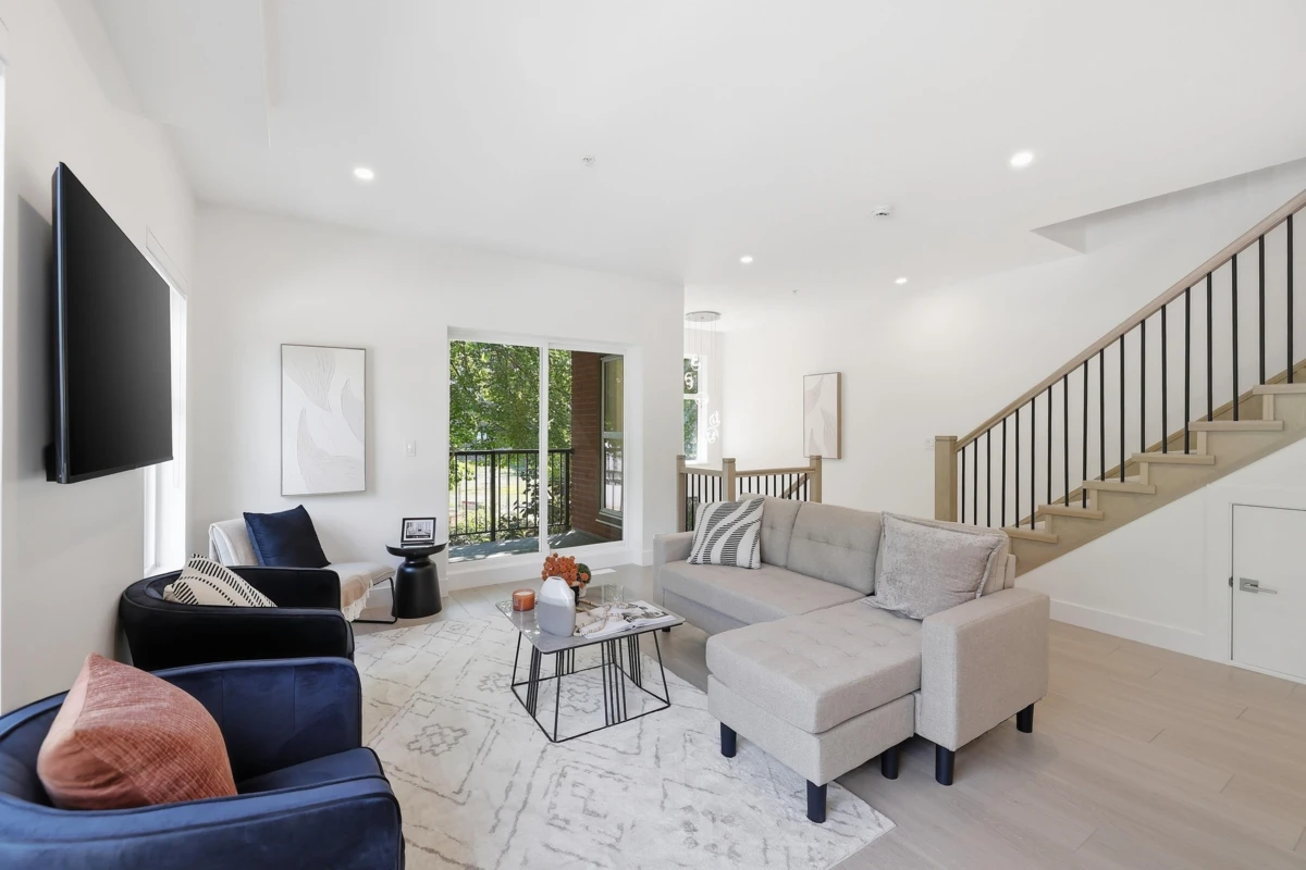Family Room Photo of 301 2427 Mary Hill Road, Port Coquitlam, BC
