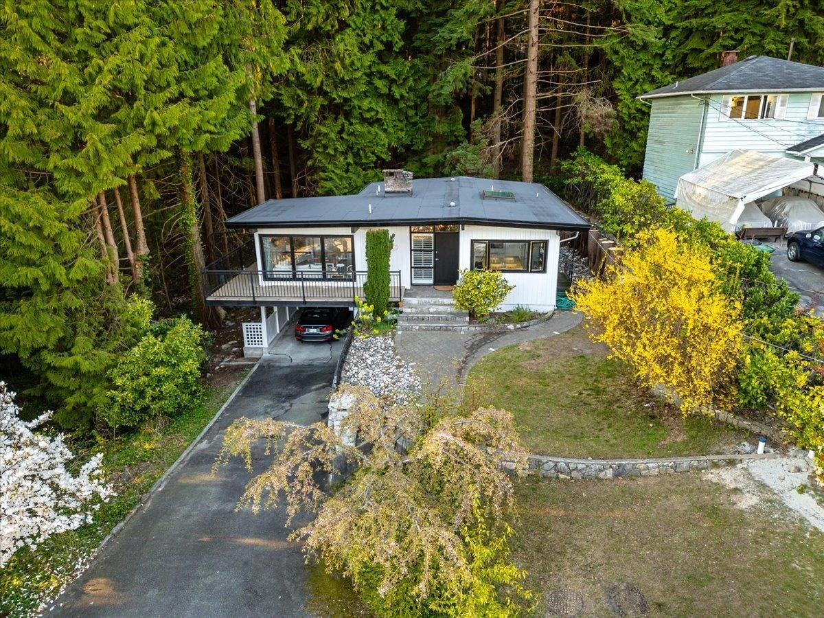 Living Room Photo of 868 Prospect Avenue, North Vancouver, BC
