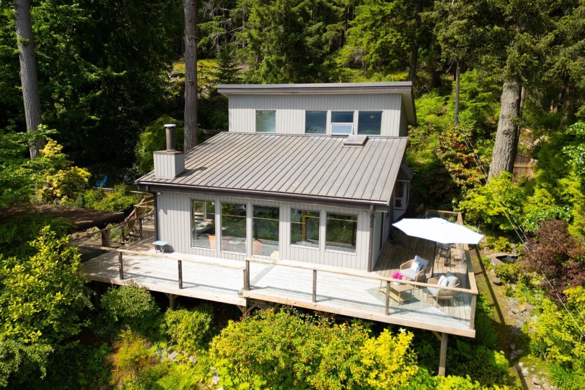 Exterior Rear Photo of 896 Taylor Road, Bowen Island, BC
