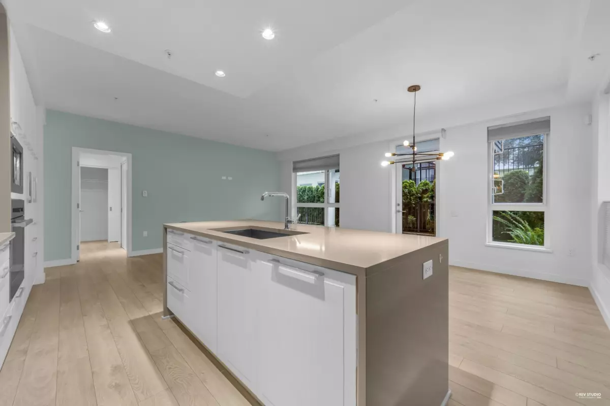 Dining Area Photo of 109 6677 Cambie Street, Vancouver, BC