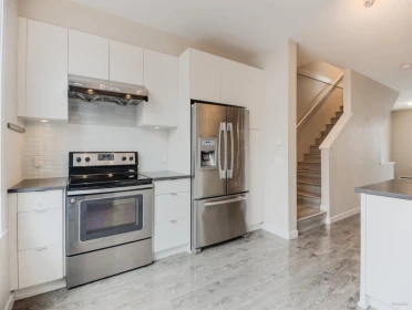 Kitchen Island Photo of 18 2310 Ranger Lane, Port Coquitlam, BC