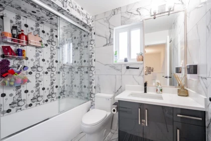 Entry Foyer Photo of 13941 80a Avenue, Surrey, BC