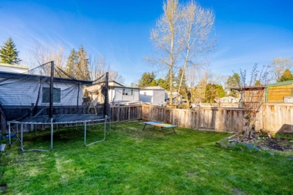 Front Yard Photo of 13941 80a Avenue, Surrey, BC