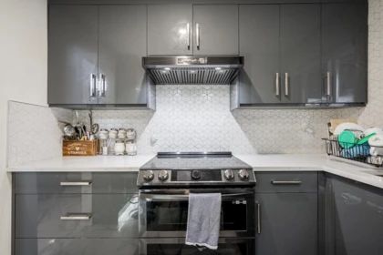 Kitchen Island Photo of 13941 80a Avenue, Surrey, BC