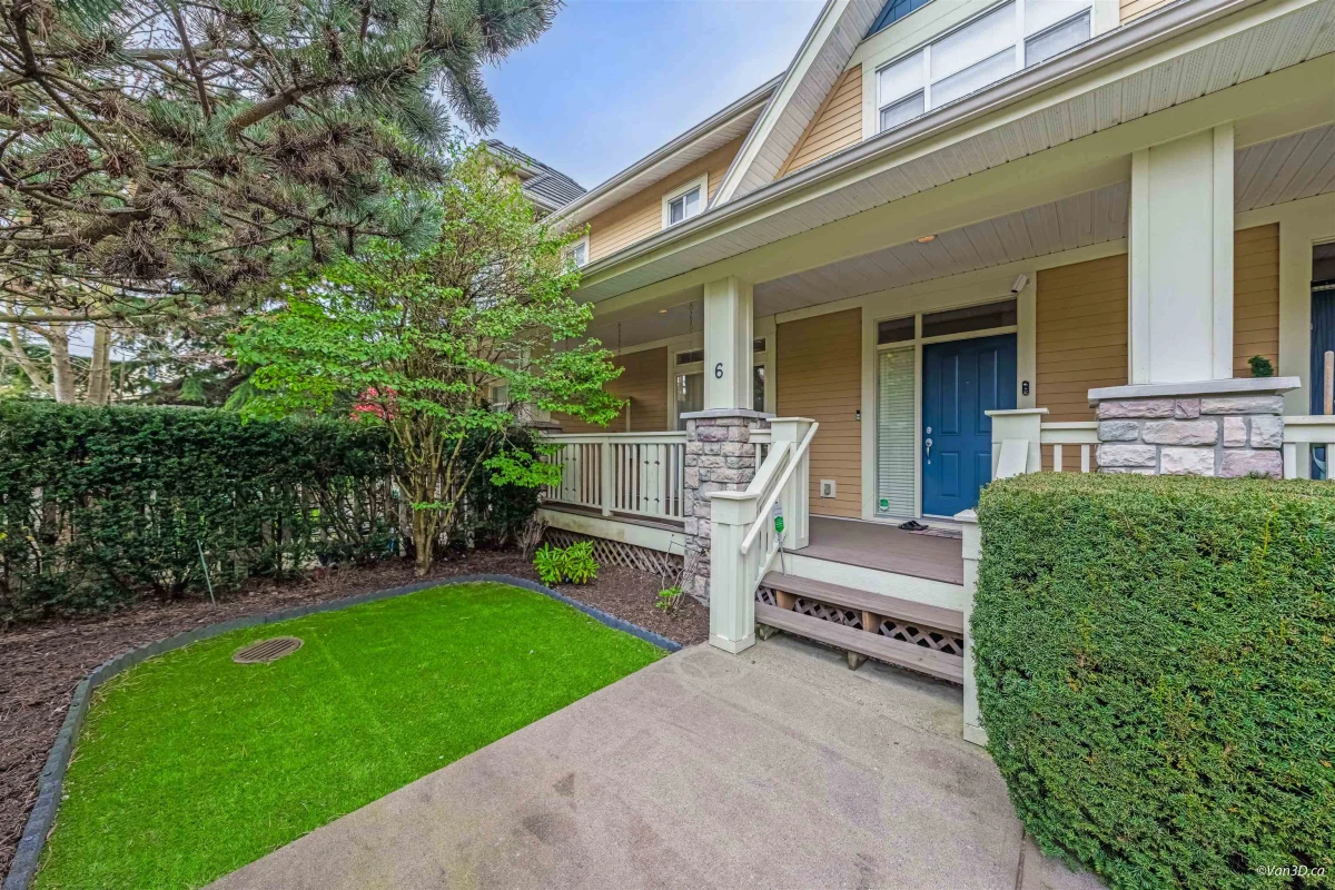 Living Room Photo of 6 15237 36 Avenue, Surrey, BC