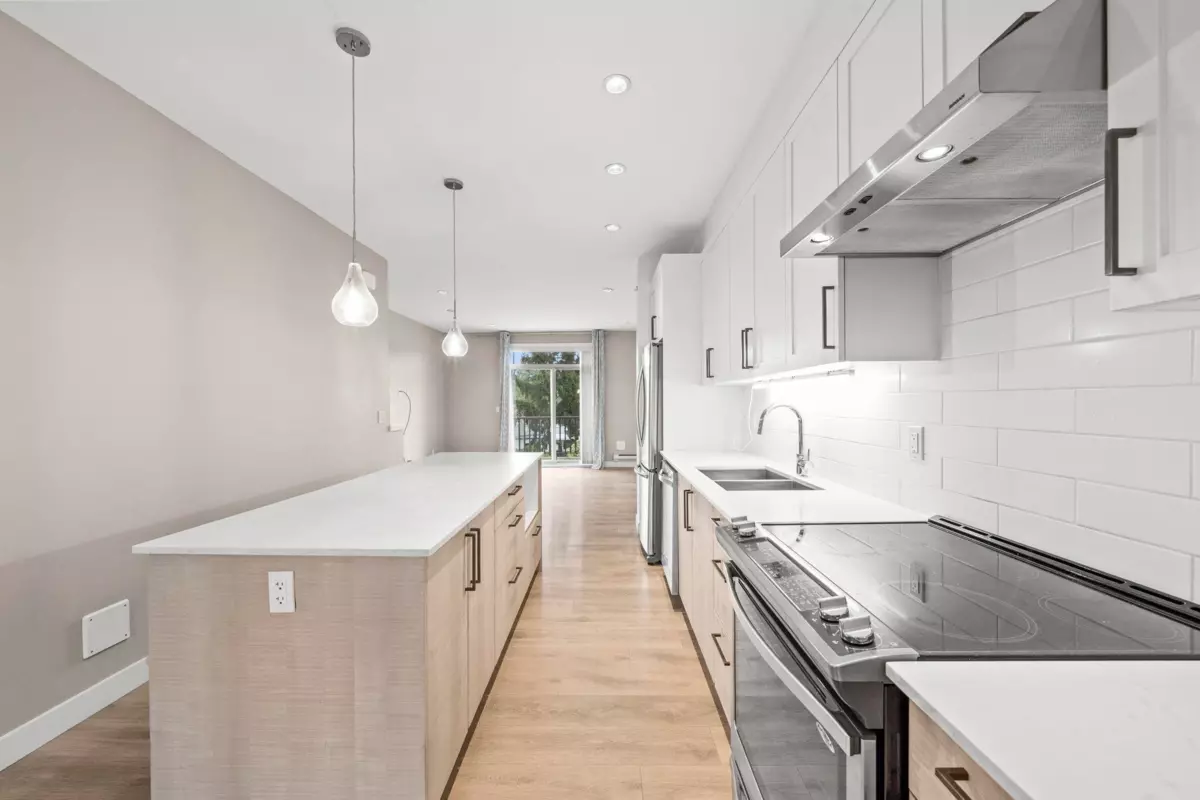 Family Room Photo of 36 1708 King George Boulevard, Surrey, BC