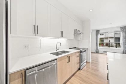 Kitchen Island Photo of 36 1708 King George Boulevard, Surrey, BC