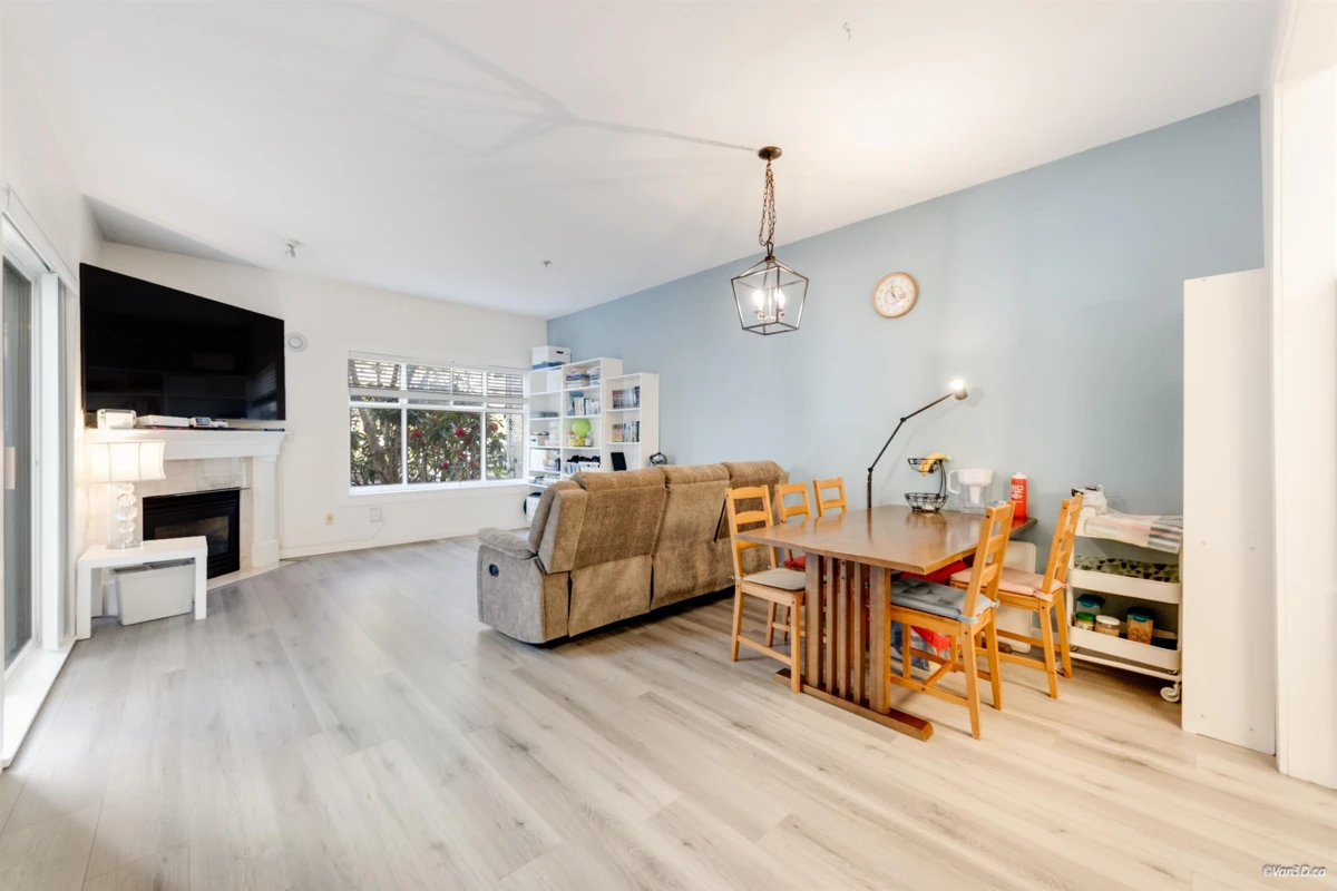Family Room Photo of 111 8976 208 Street, Langley, BC