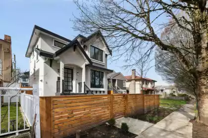 Front Yard Photo of 5059 Sherbrooke Street, Vancouver, BC