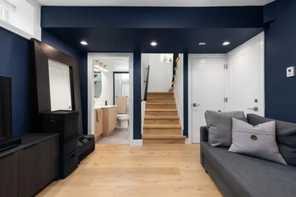 Hallway Photo of 5059 Sherbrooke Street, Vancouver, BC
