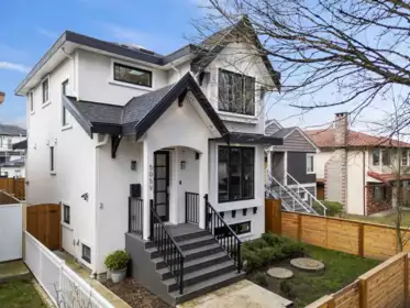 Swimming Pool Photo of 5059 Sherbrooke Street, Vancouver, BC