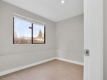 Powder Room Photo of 9974 127b Street, Surrey, BC