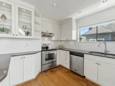 Guest Bathroom Photo of 6 335 W 13th Avenue, Vancouver, BC