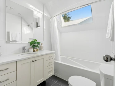 Hallway Photo of 6 335 W 13th Avenue, Vancouver, BC