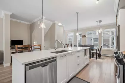 60 6350 142 Street, Surrey, BC, Surrey — Townhouse for sale