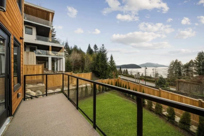 Garden / Landscaping Photo of 35 Kelvin Grove Way, West Vancouver, BC