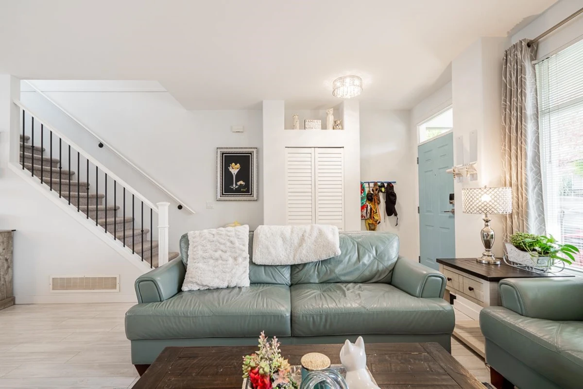 Family Room Photo of 24365 102a Avenue, Maple Ridge, BC