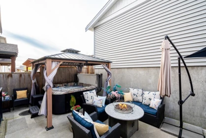 Front Yard Photo of 24365 102a Avenue, Maple Ridge, BC