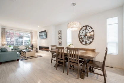 Kitchen Island Photo of 24365 102a Avenue, Maple Ridge, BC