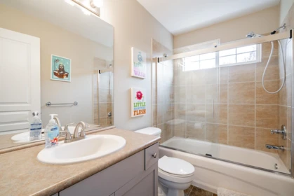 Mudroom Photo of 24365 102a Avenue, Maple Ridge, BC